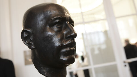 Büste von Wilhelm Leuschner. Büste von Wilhelm Leuschner.