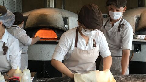 In der Pizzeria Pizzabäcker