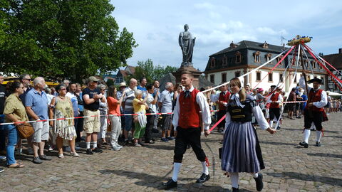 Ministerpräsident Boris Rhein eröffnet die traditionelle Südhessen-Messe auf dem Wiesenmarkt Erbach