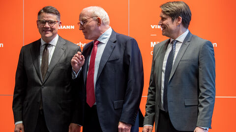 Ministerpräsident Boris Rhein besucht das Familienunternehmen Viessmann in Allendorf (Eder) Ministerpräsident Boris Rhein besucht das Familienunternehmen Viessmann in Allendorf (Eder)