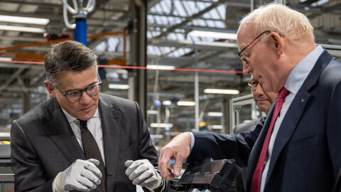 Ministerpräsident Boris Rhein besucht das Familienunternehmen Viessmann in Allendorf (Eder) Ministerpräsident Boris Rhein besucht das Familienunternehmen Viessmann in Allendorf (Eder)
