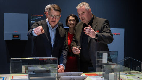 Ministerpräsident Boris Rhein auf der ISH in Frankfurt 