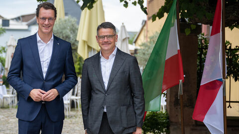 Ministerpräsidenten Rhein und Wüst informieren sich über Spitzenforschung und Lehre an der Hochschule Geisenheim Ministerpräsidenten Rhein und Wüst informieren sich über Spitzenforschung und Lehre an der Hochschule Geisenheim