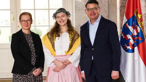 Ministerpräsident Boris Rhein empfängt gemeinsam mit seiner Frau Tanja Raab-Rhein die Königsteiner Lavendelkönigin Lisa III. im Wiesbadener Schloss Biebrich; Lisa Becker.  Ministerpräsident Boris Rhein empfängt gemeinsam mit seiner Frau Tanja Raab-Rhein die Königsteiner Lavendelkönigin Lisa III. im Wiesbadener Schloss Biebrich; Lisa Becker.