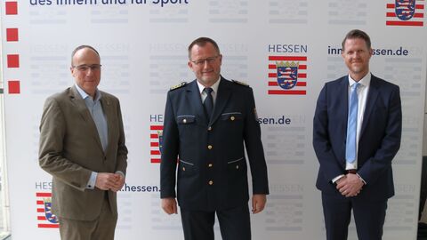 v. l. n. r. Innenminister Peter Beuth, Hans Günter Knapp und Thomas Seidel v. l. n. r. Innenminister Peter Beuth, Hans Günter Knapp und Thomas Seidel