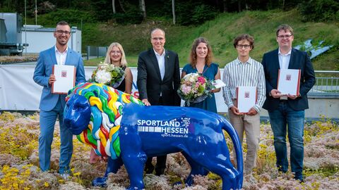 Bild (v.l. n.r): David Delp, Stina Knittel, Sportminister Peter Beuth, Laura Heckmann, Hendrik Holzhauer und Christian Will.  Bild (v.l. n.r): David Delp, Stina Knittel, Sportminister Peter Beuth, Laura Heckmann, Hendrik Holzhauer und Christian Will.