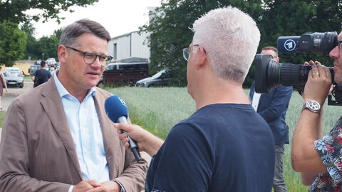 Ministerpräsident Boris Rhein beim Hoffest in Frankfurt