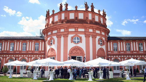 Empfang für das Hessische Consular Corps vor der Kulisse des Schlosses Biebrich