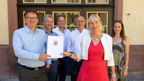 Digitalministerin Sinemus übergibt Förderzusage über 364.852 Euro aus Programm „Starke Heimat Hessen“ an Michelstadt, Erbach, Oberzent und Brombachtal für gemeinsame Digitalstrategie.