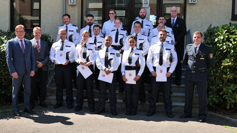 Ab sofort gehören rund 800 Personen der Wachpolizei an Gruppenfoto: Indienststellung der Wachpolizei Teilgruppe Frankfurt