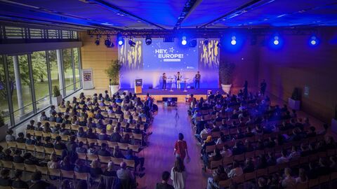 Aufsicht des Veranstaltungsraums beim 1. HeyEurope Festival