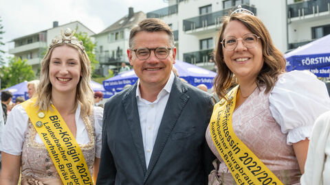 Ministerpräsident Rhein zu Gast auf dem Lauterbacher Prämienmarkt Ministerpräsident Rhein zu Gast auf dem Lauterbacher Prämienmarkt