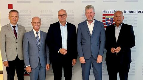 Innenminister Roman Poseck im Gespräch mit den Spitzen der hessischen Sicherheitsbehörden Innenminister Roman Poseck im Gespräch mit den Spitzen der hessischen Sicherheitsbehörden